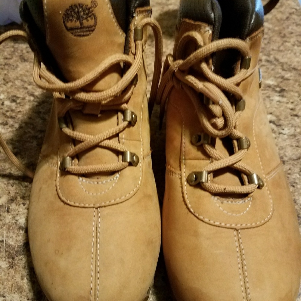 Boots - Picture 4 of 5